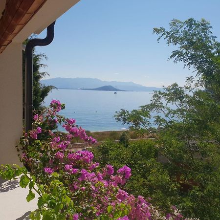 Luxury Family Beach Front Villa - Sunday Beach House Slatine Zewnętrze zdjęcie