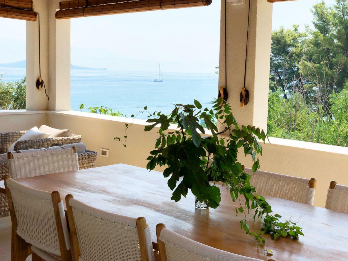 Luxury Family Beach Front Villa - Sunday Beach House Slatine Zewnętrze zdjęcie