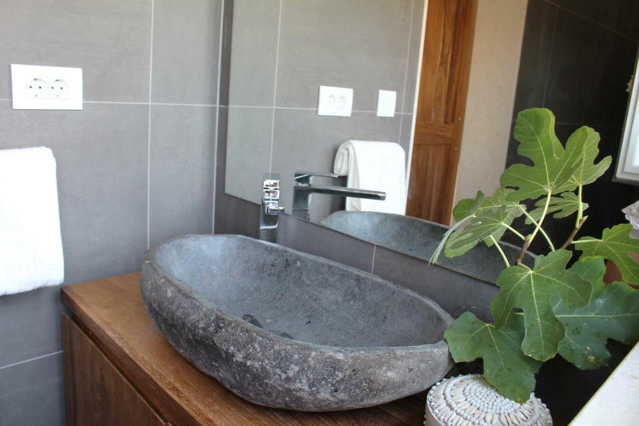 Luxury Family Beach Front Villa - Sunday Beach House Slatine Zewnętrze zdjęcie