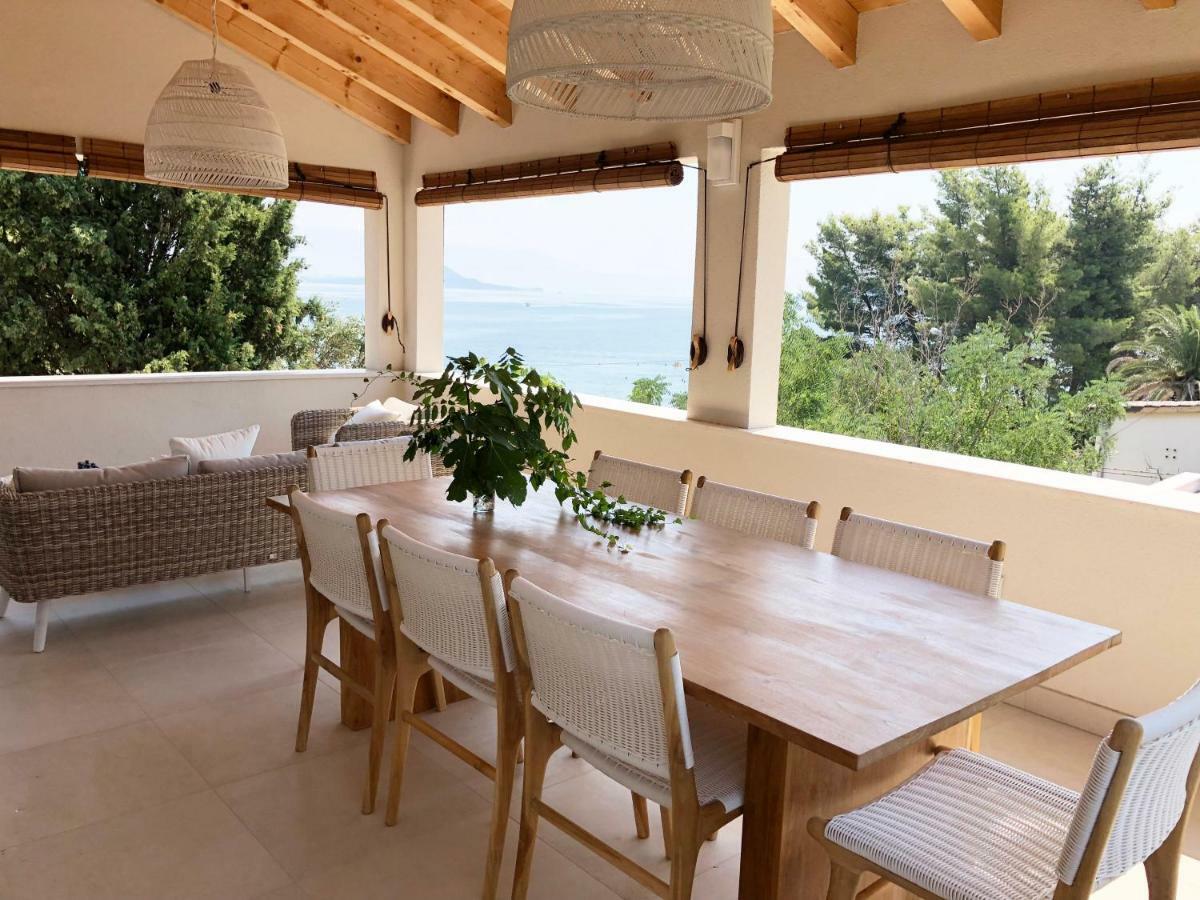 Luxury Family Beach Front Villa - Sunday Beach House Slatine Zewnętrze zdjęcie