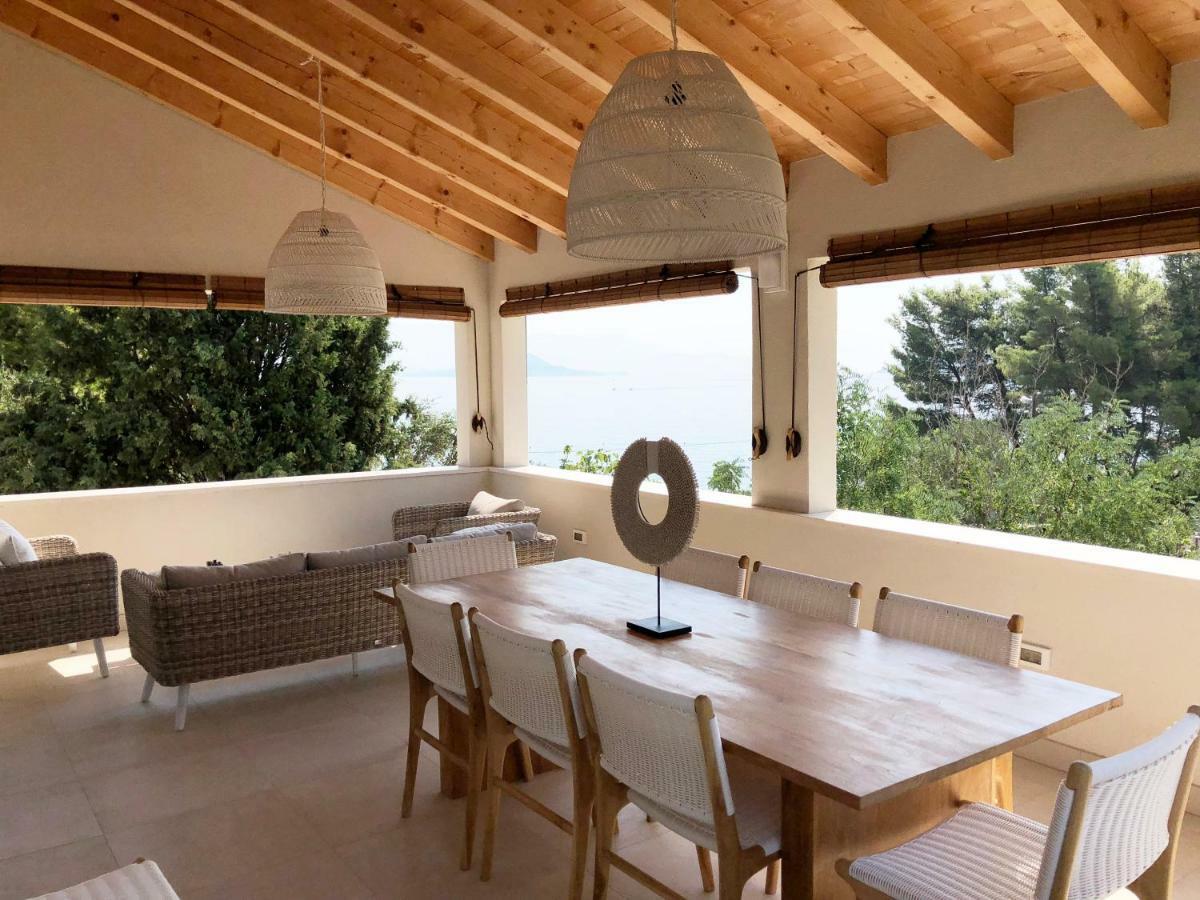 Luxury Family Beach Front Villa - Sunday Beach House Slatine Zewnętrze zdjęcie