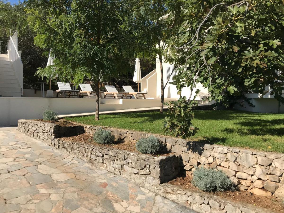 Luxury Family Beach Front Villa - Sunday Beach House Slatine Zewnętrze zdjęcie